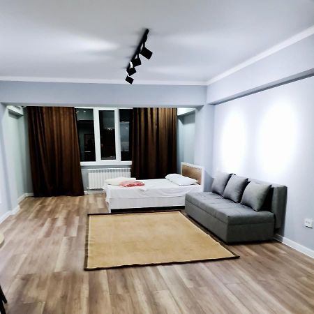Апартаменты В Центре, В Новом Доме Алматы Экстерьер фото