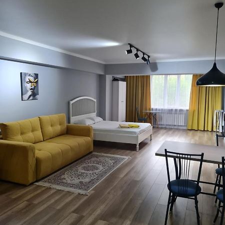 Апартаменты В Центре, В Новом Доме Алматы Экстерьер фото