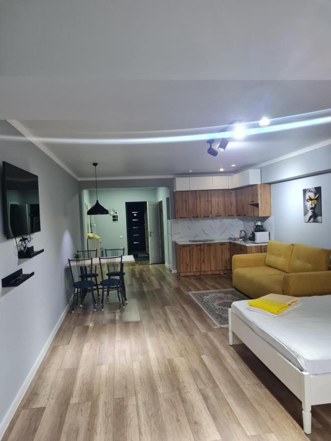 Апартаменты В Центре, В Новом Доме Алматы Экстерьер фото
