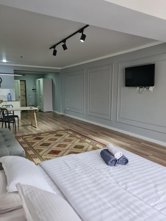 Апартаменты В Центре, В Новом Доме Алматы Экстерьер фото